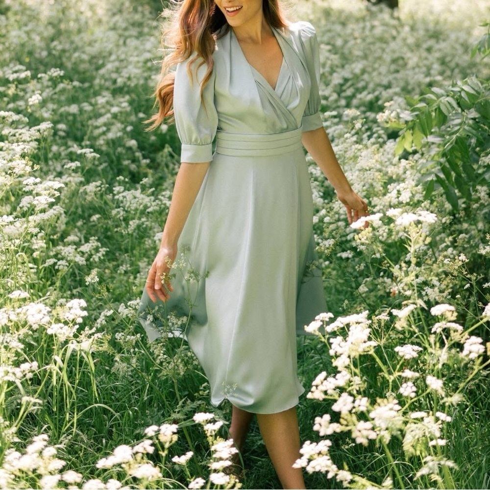 Gal Meets Glam Vera Satin Short Sleeve Fit And Flare Midi Dress in Seaglass NWT
